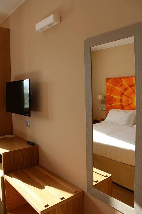 Dolcedorme Garni Hotel Parma Exterior photo